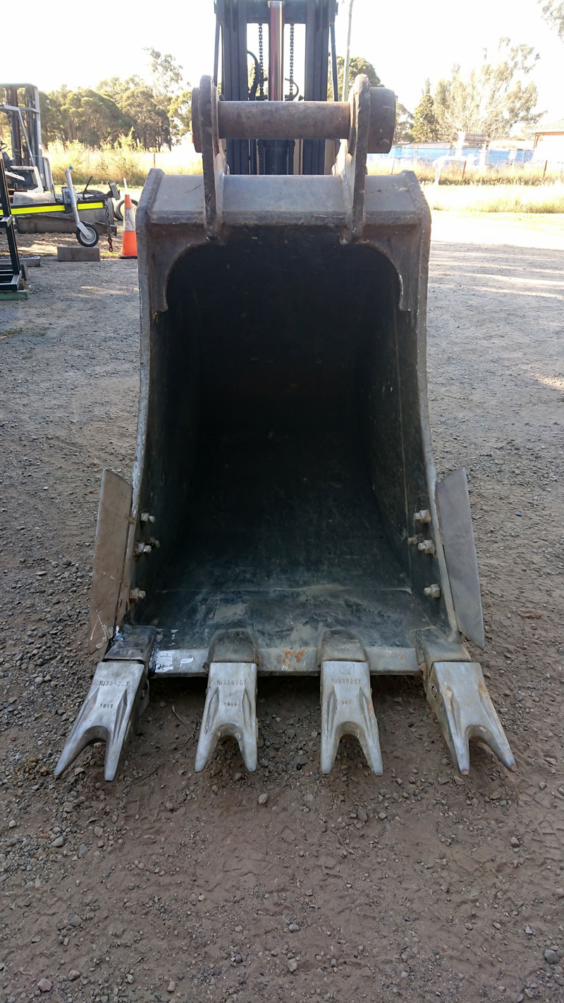 Sunday repair of excavator bucket after