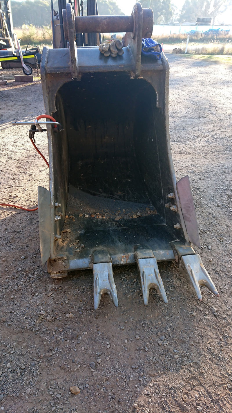 Sunday repair of excavator bucket before